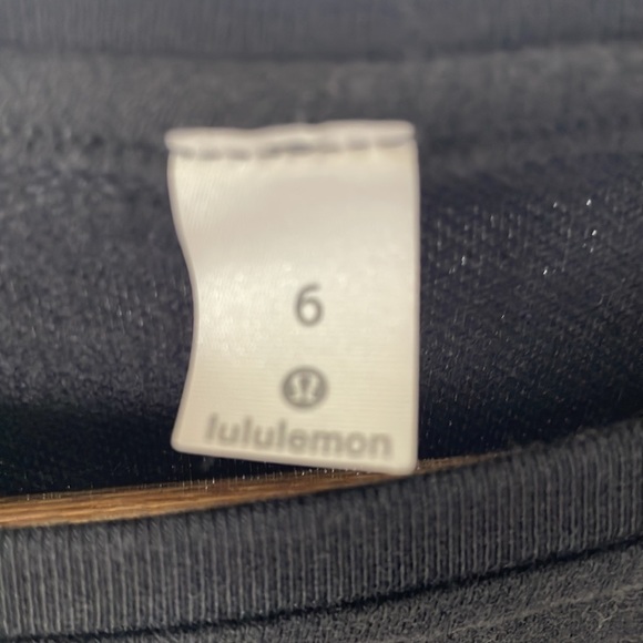 Lululemon cropped crew size 6 black sweatshirt - Picture 4 of 4